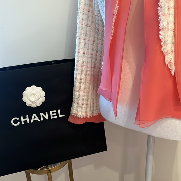 CHANEL cream Coral Jacket with Silk blouse like trim Shirt CC Cufflinks Size 44 - Picture 5 of 14